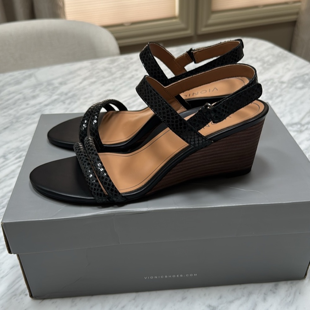 Vionic Black Emmy Textured Heeled Sandals